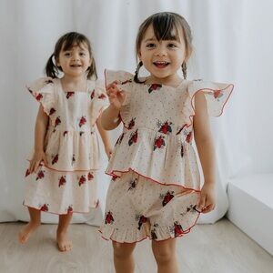 FLIINK Danish Design Summerbuzz Dotted Ruffle Shorts with Strawberries Sandsell